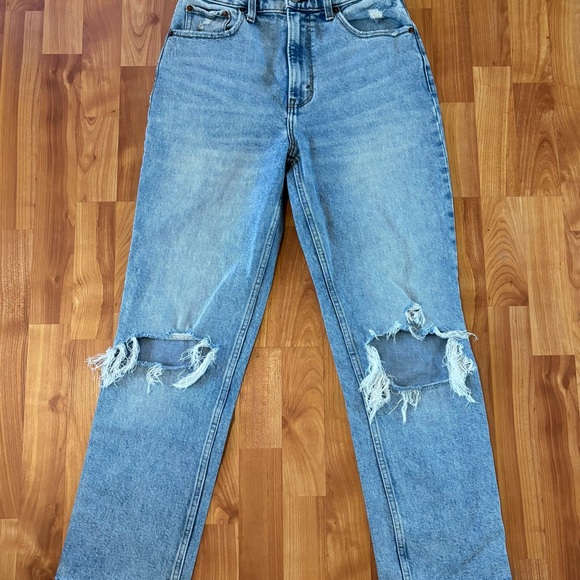 Abercrombie & Fitch The 90’s Straight Ultra High Rise Distressed Jeans - Picture 1 of 3